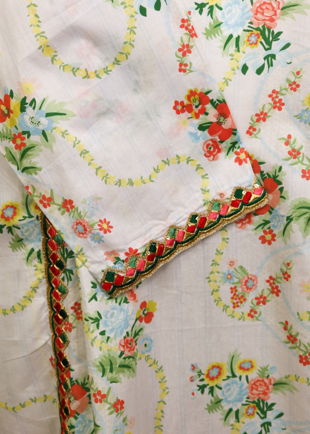 Vintage Rose Floral Mukhawar