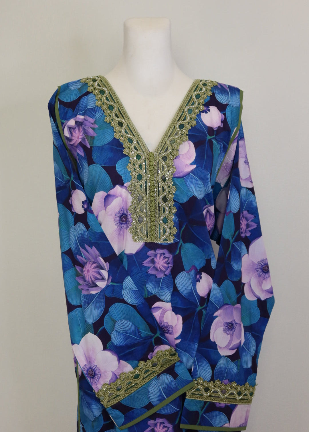 Midnight Lotus Mukhawar