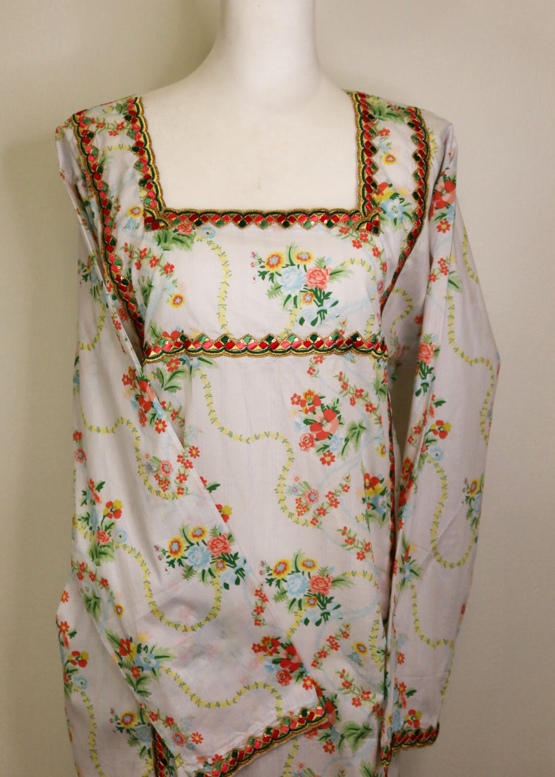 Vintage Rose Floral Mukhawar
